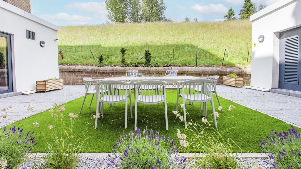 Property photo 1 of 21