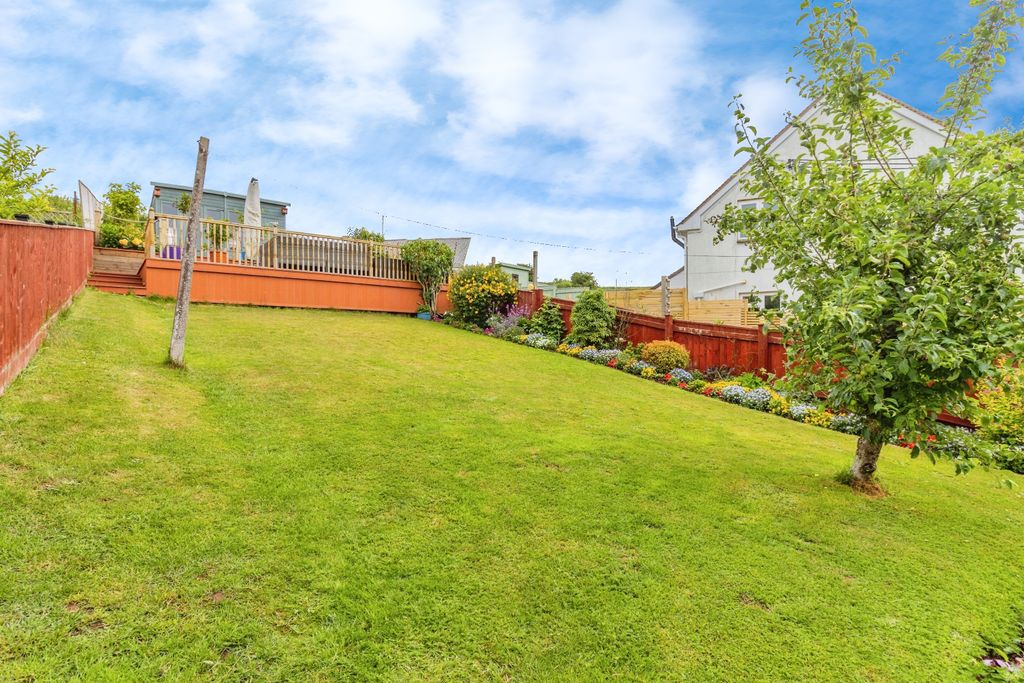 Property photo 3 of 16 Garden