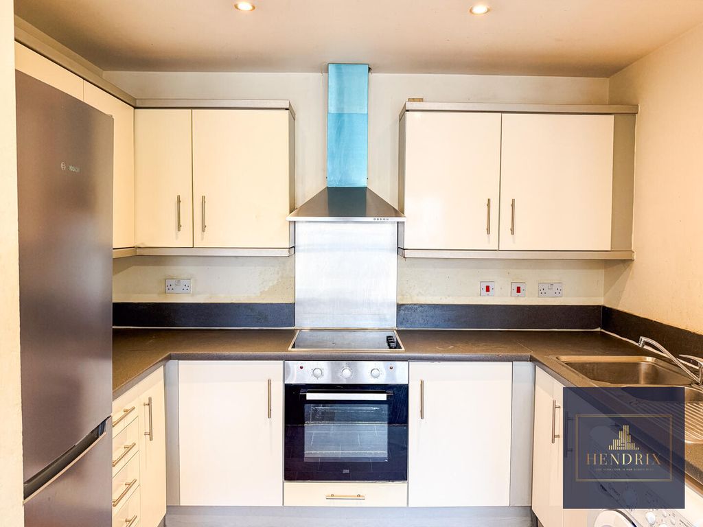 Property photo 3 of 12 Kitchen