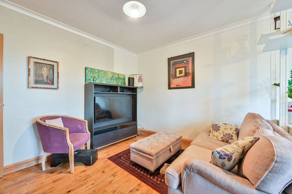 Property photo 3 of 11