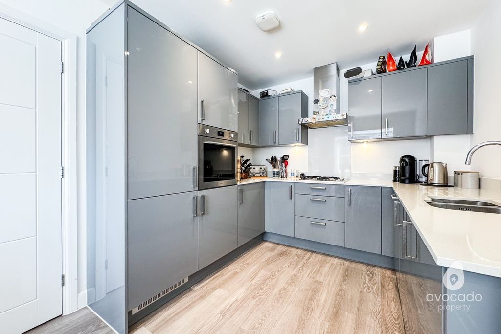 Property photo 3 of 17 3725484