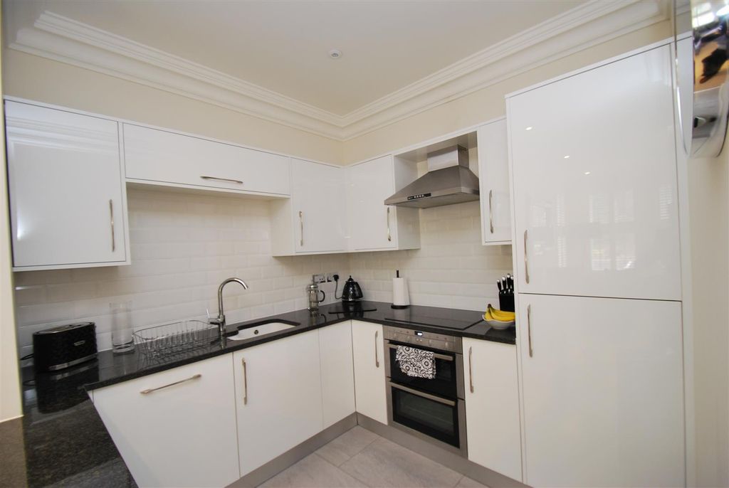 Property photo 3 of 7 Kitchen