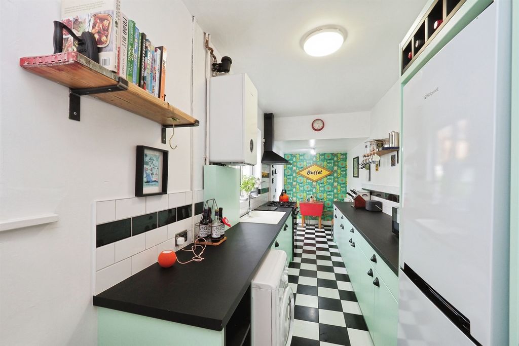 Property photo 3 of 34