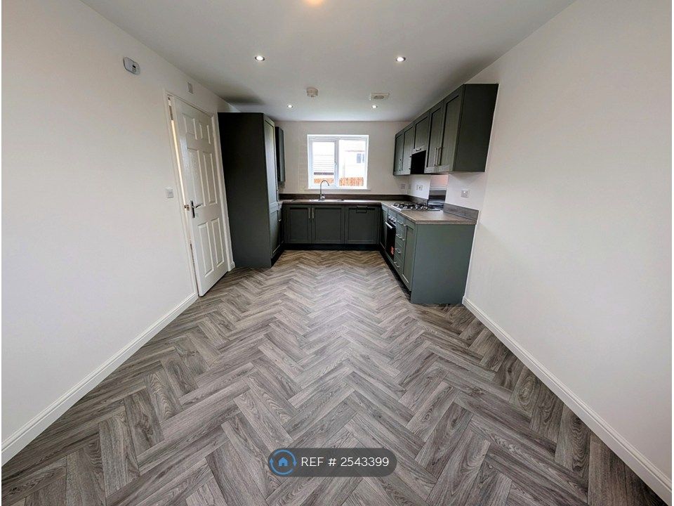 Property photo 3 of 12 Kitchen