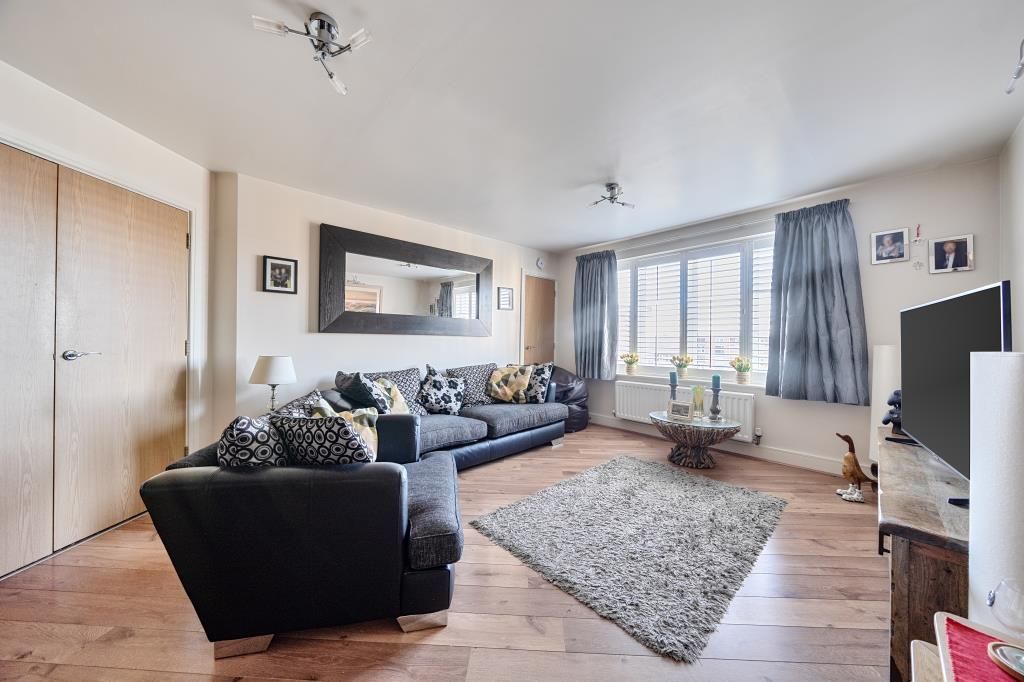 Property photo 2 of 18 Living Room