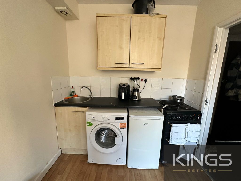 Property photo 2 of 5 Kitchen 1_0