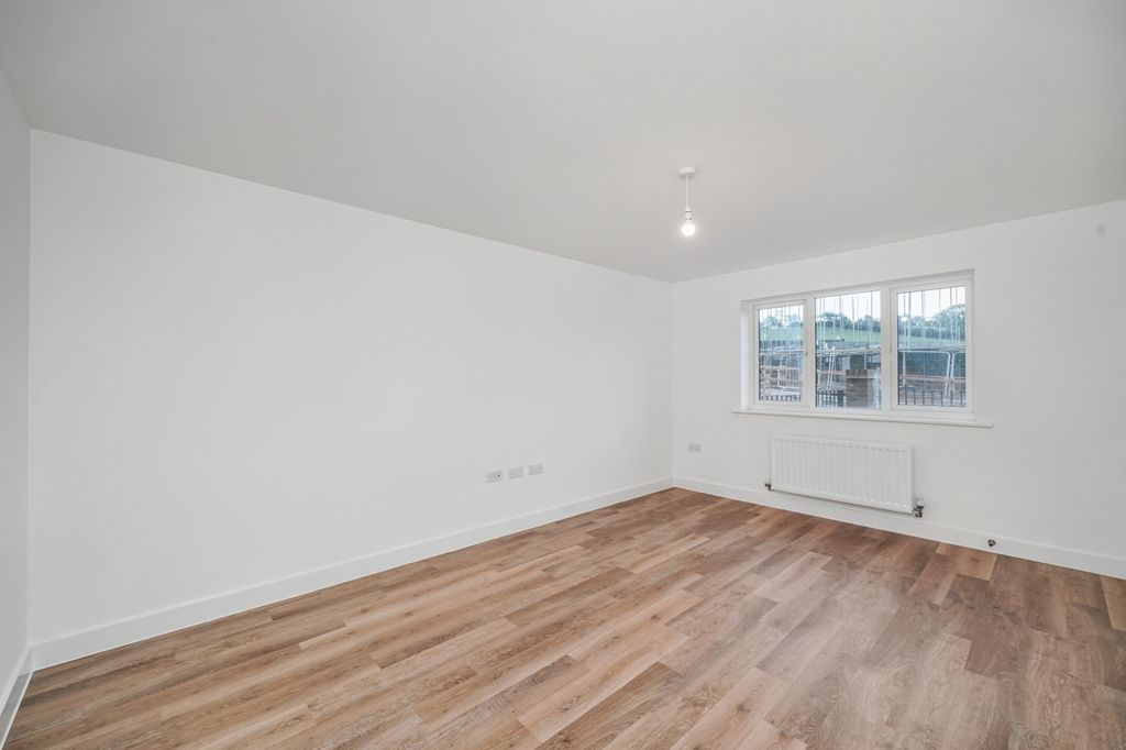Property photo 3 of 18 20251023091847_Exeter-9-Of-351_Aleal
