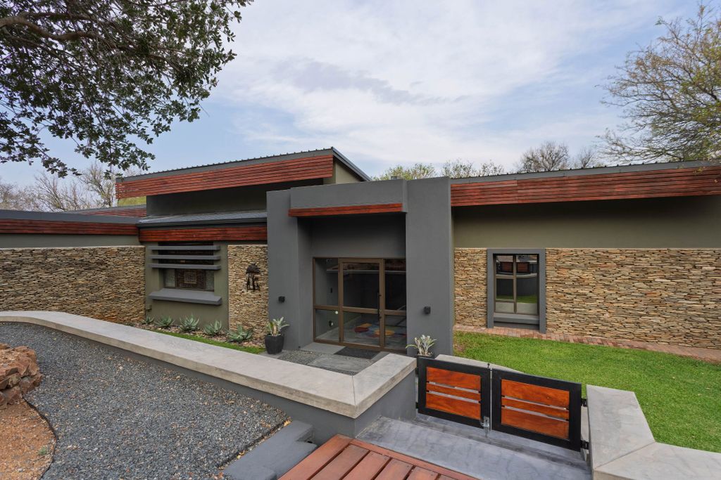 Property photo 3 of 42 1Hs1718295