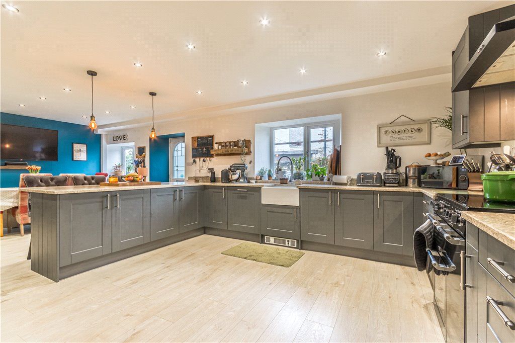 Property photo 3 of 34 Luxury Fittings