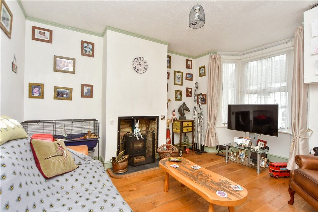 Property photo 3 of 17 Lounge