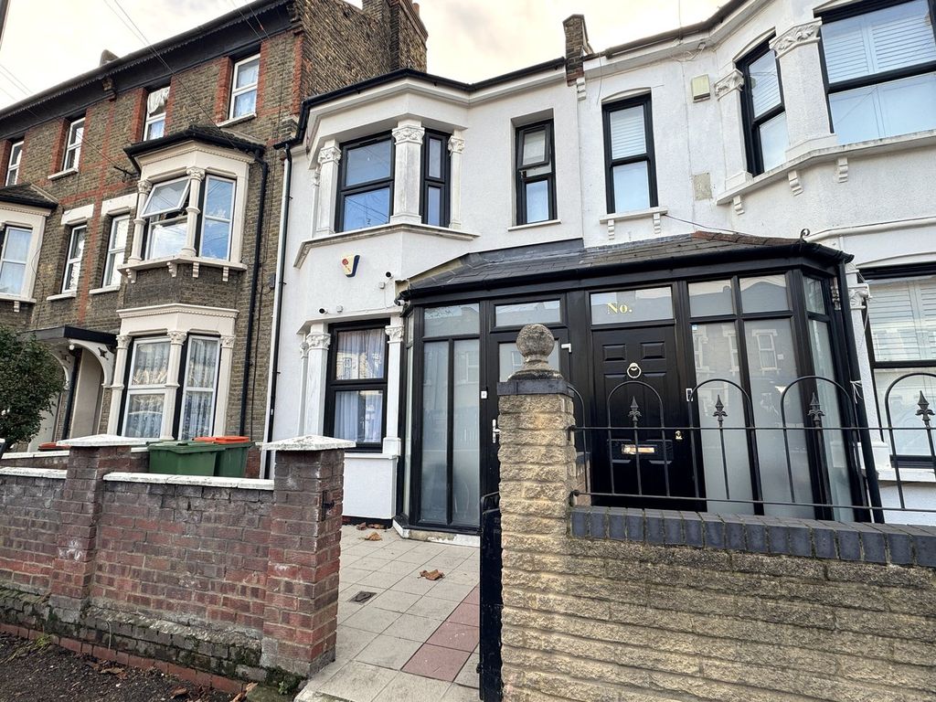 Property photo 2 of 18