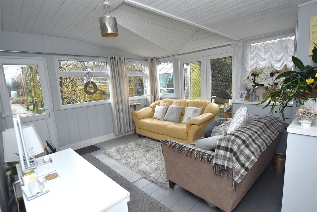 Property photo 2 of 25 Sun Lounge/Conservatory