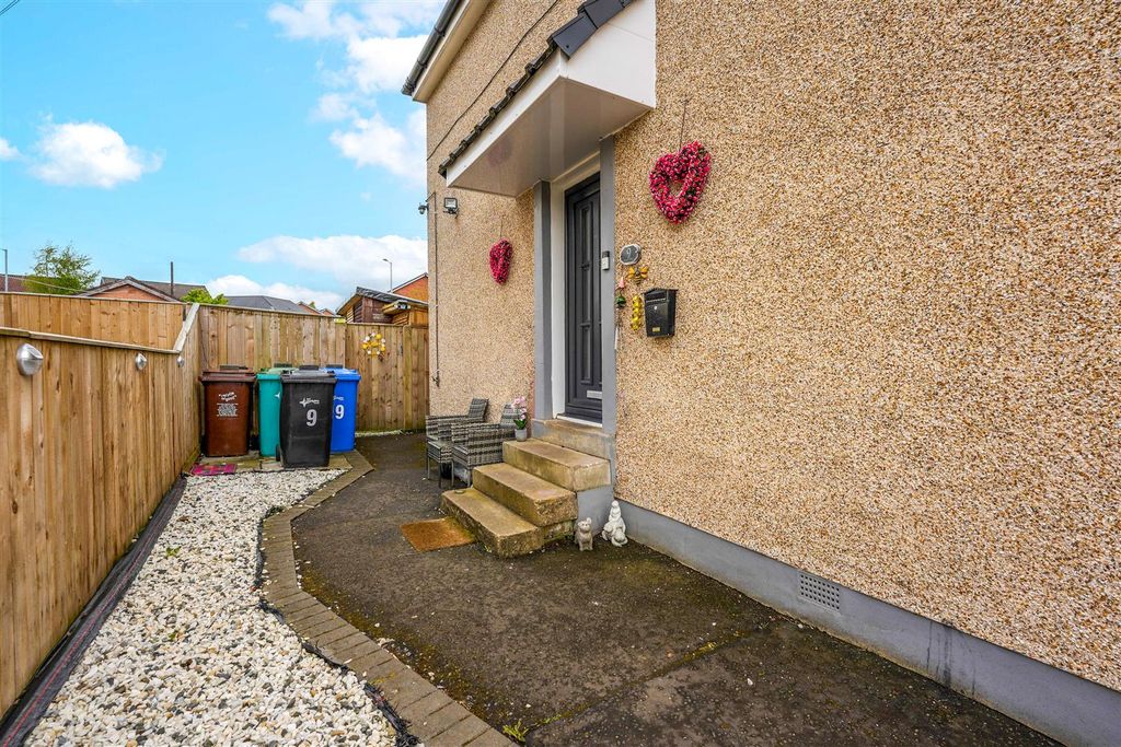 Property photo 3 of 27