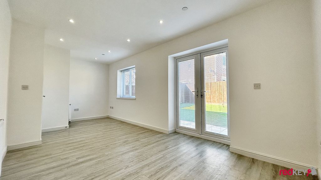 Property photo 3 of 11 Living Room