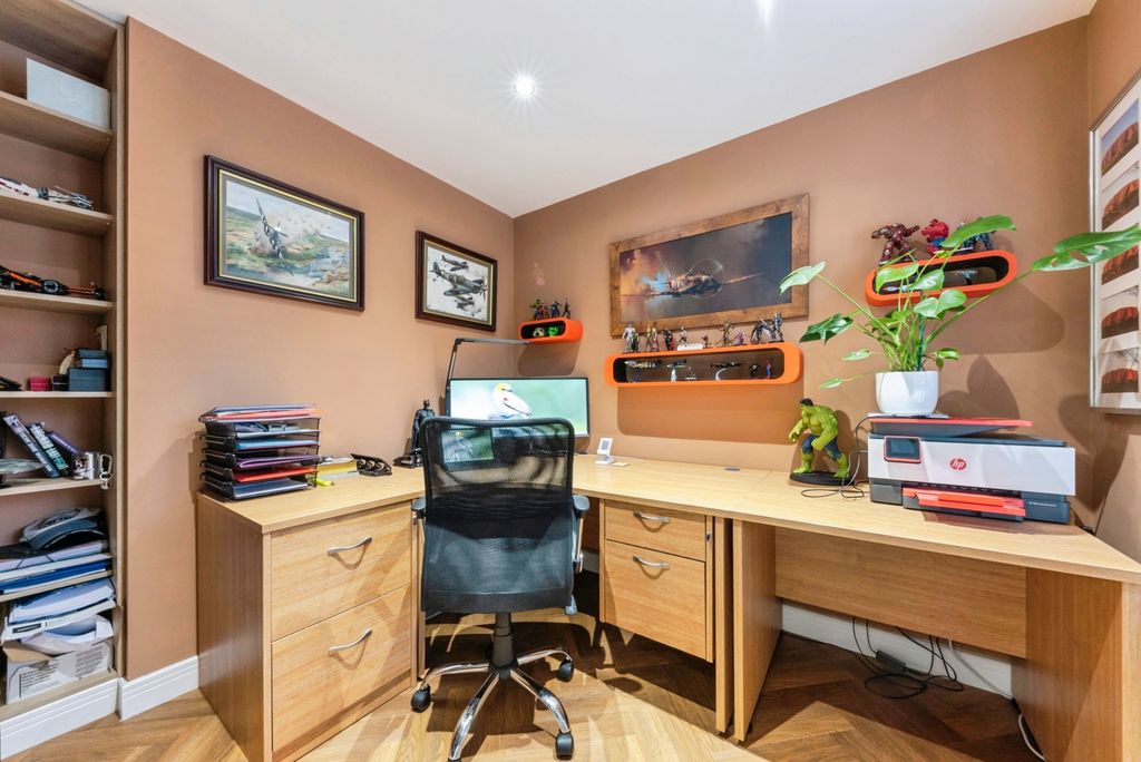 Property photo 3 of 15 Office / Study