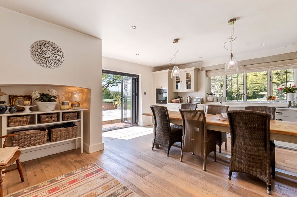 Property photo 2 of 22 Kitchen/Dining Room