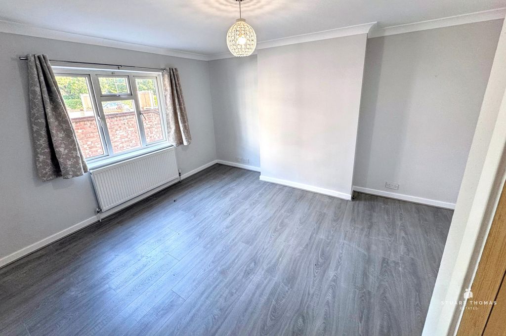 Property photo 2 of 11 5