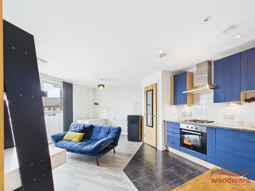 Property photo 2 of 6 Cam05267G0-Pr0251-Still004.Jpg