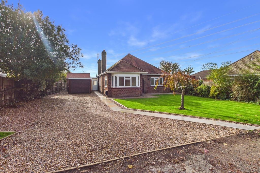 Property photo 1 of 22 Ewemove Spalding - Wignals Gate - Front Of House