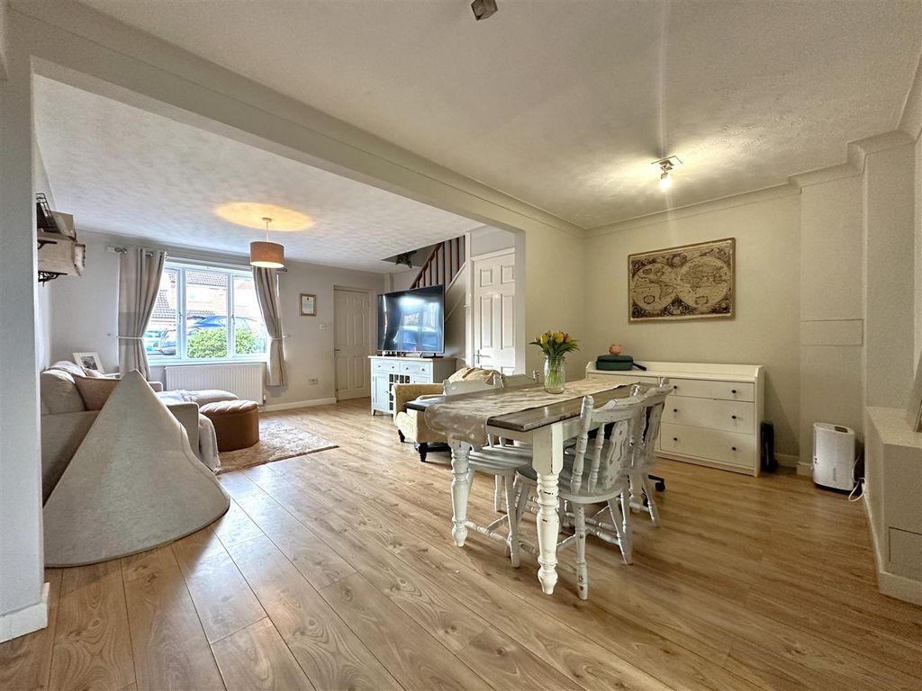 Property photo 2 of 14 Open-Plan Living Space 319