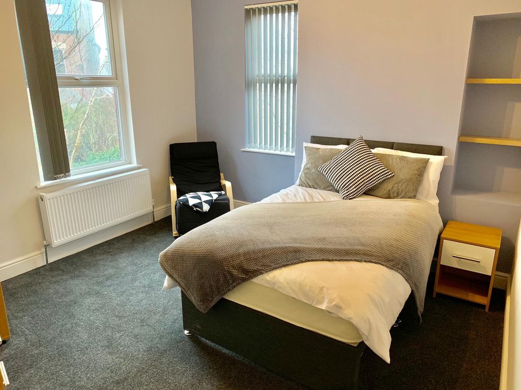 Property photo 1 of 31 5 Bed Shared House - Victoria Street, Barnsley S70