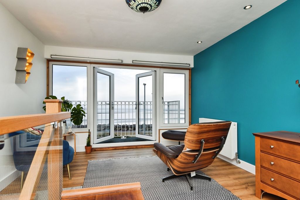 Property photo 3 of 19 Pbox-Img.Jpg