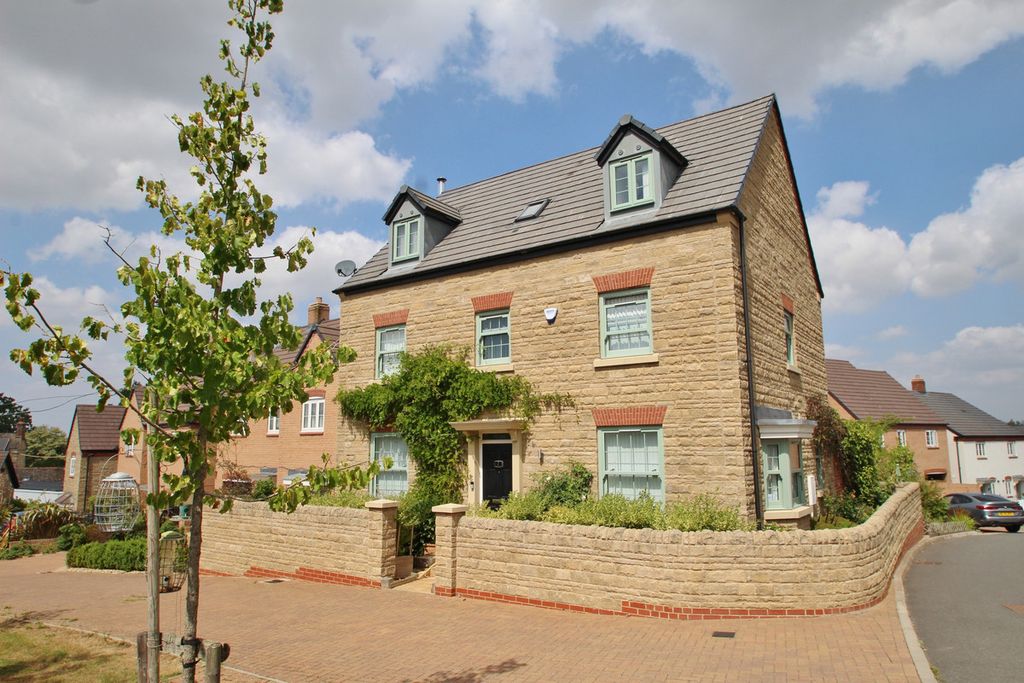 Property photo 1 of 24
