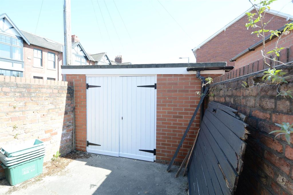 Property photo 3 of 5 Garage 3.Jpg