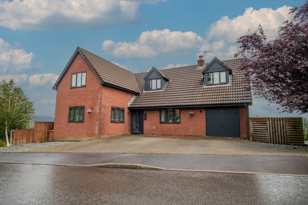 Property photo 1 of 31