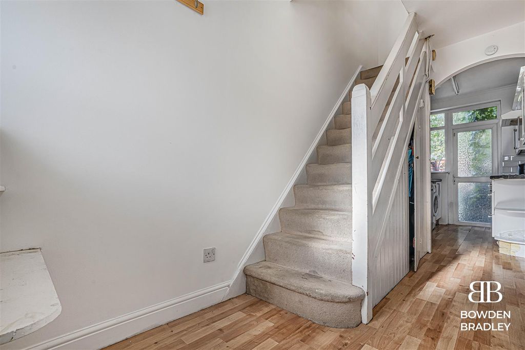 Property photo 3 of 16 Hallway