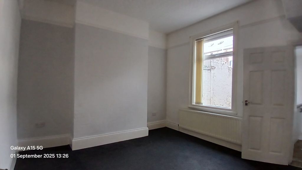 Property photo 3 of 8 56 Carlton Street (10)