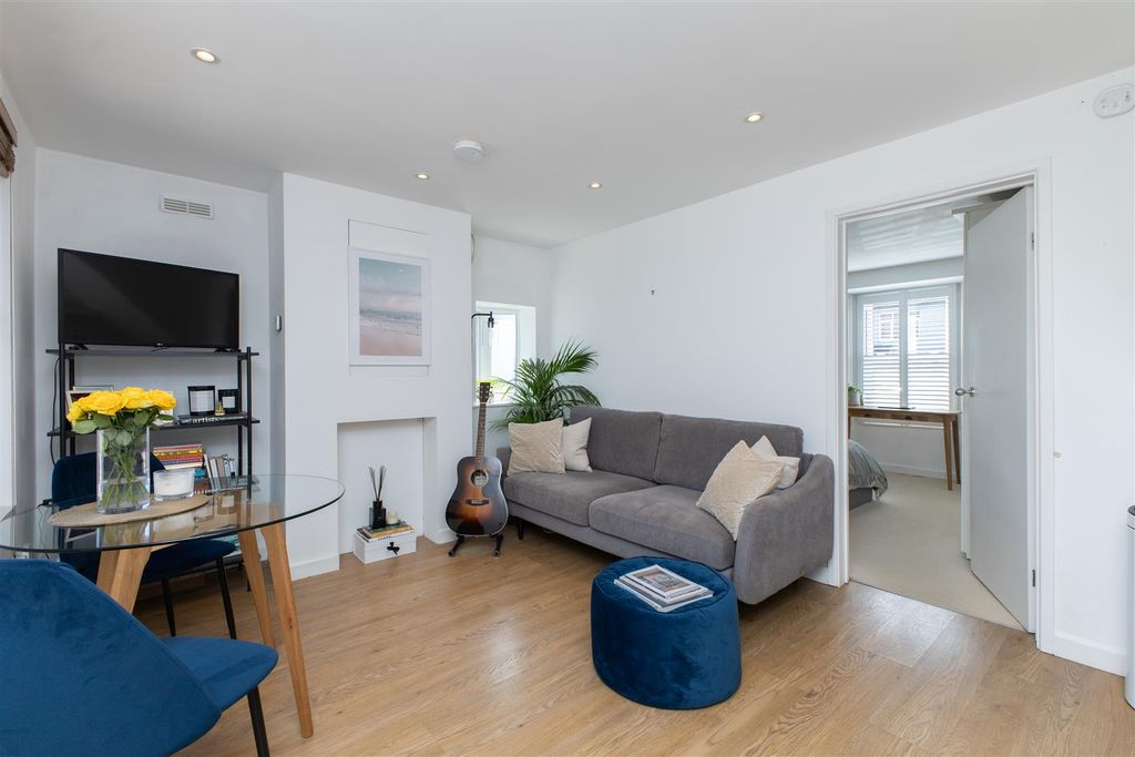 Property photo 3 of 12 Queensroad(17).Jpg