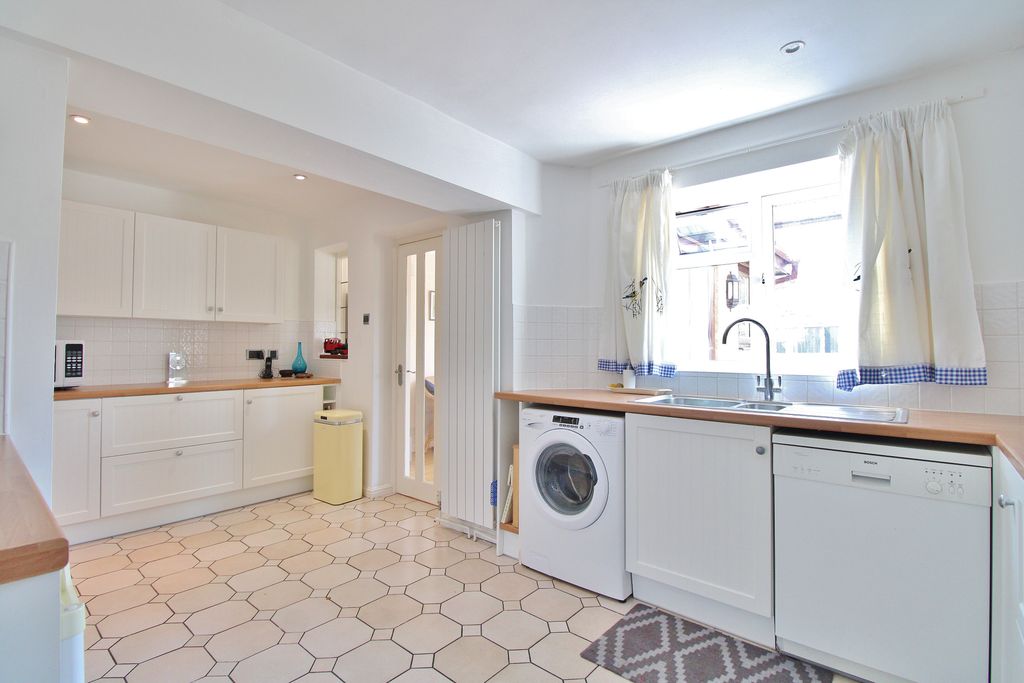 Property photo 3 of 33