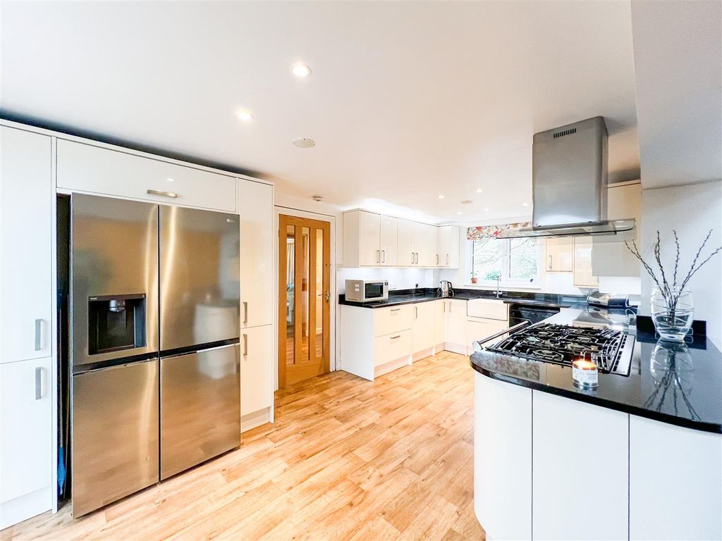 Property photo 3 of 26 Kitchen Diner