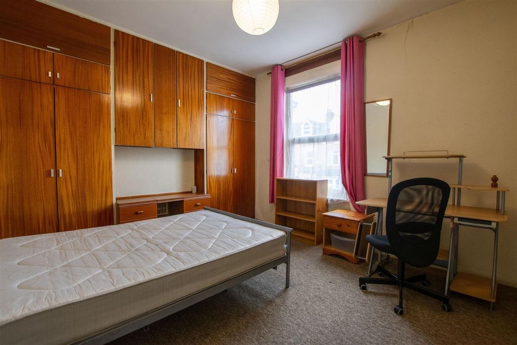 Property photo 2 of 11 Bedroom