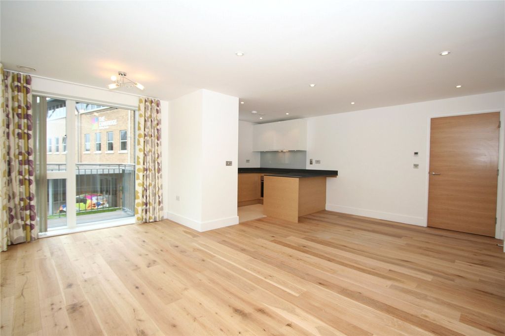 Property photo 2 of 8 Picture No. 11