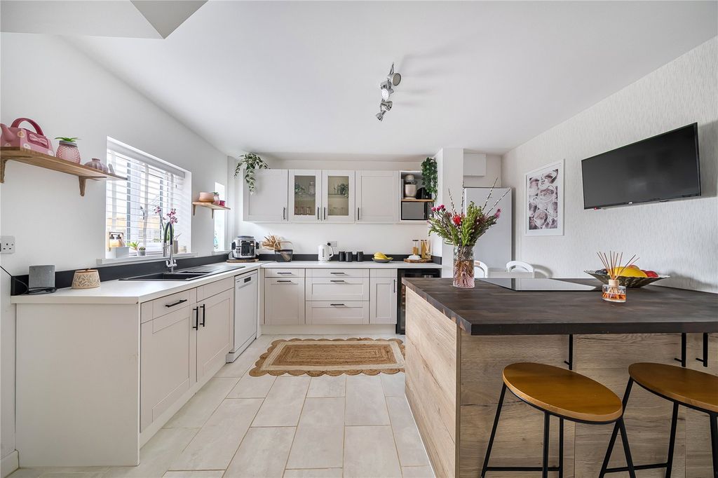 Property photo 2 of 23 Picture No. 11