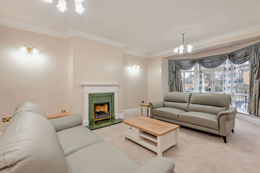 Property photo 3 of 32