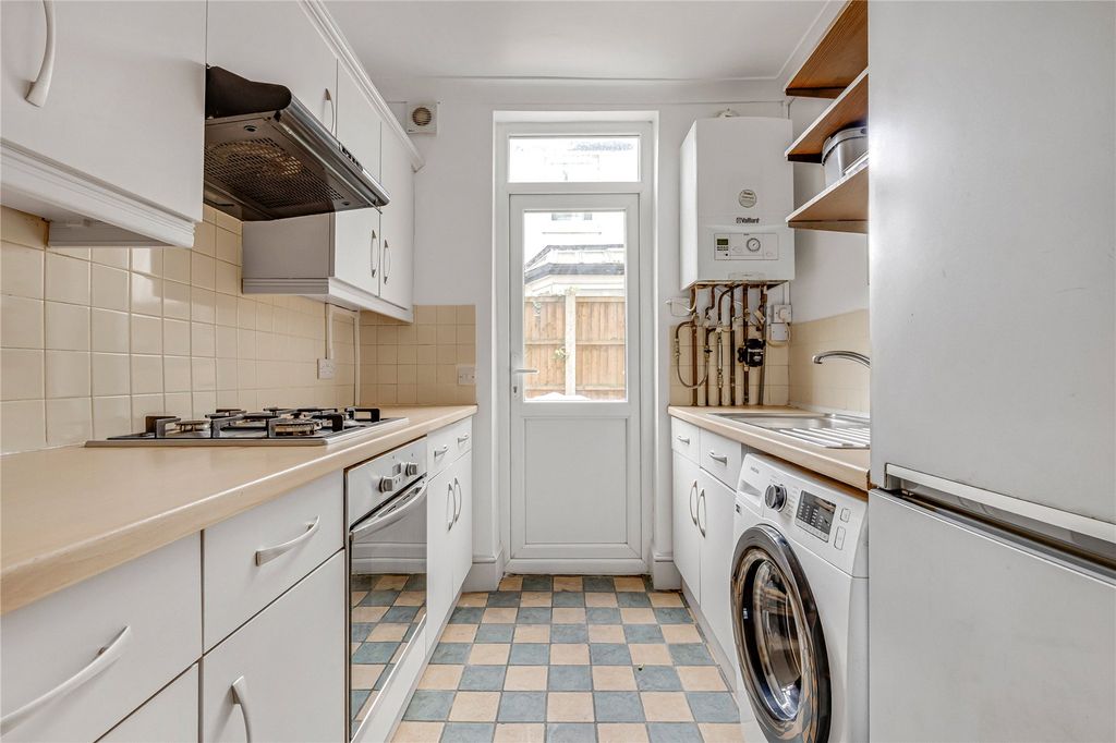Property photo 3 of 8 Kitchen