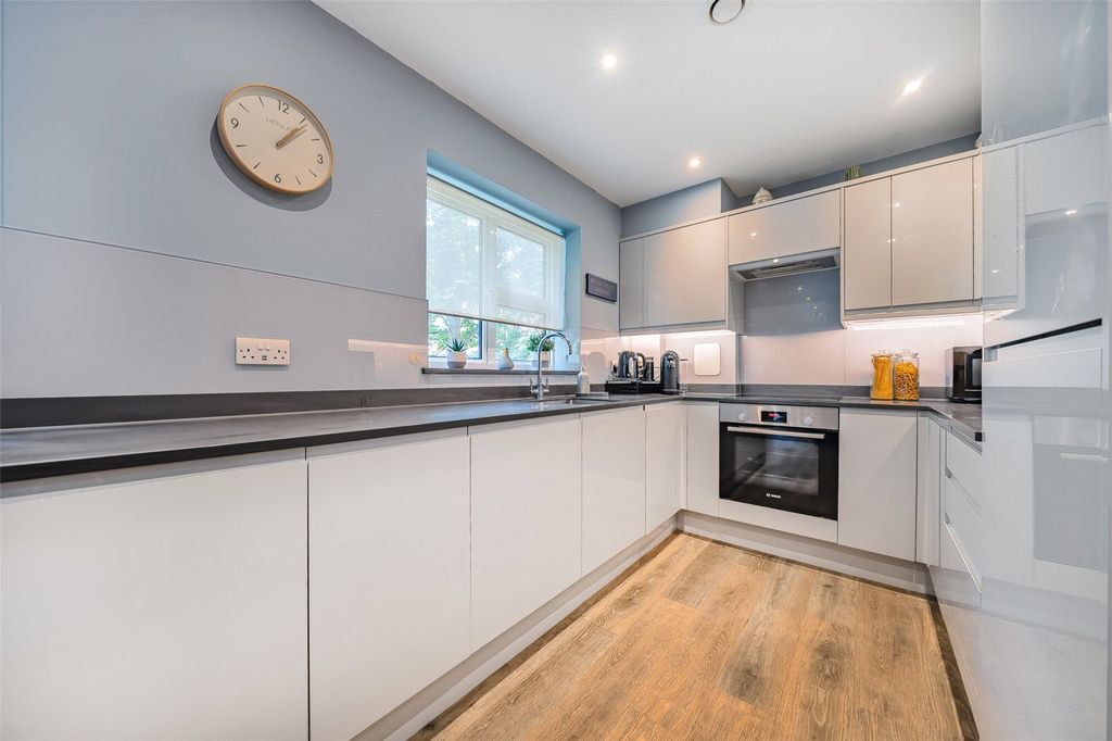 Property photo 3 of 18 Kitchen