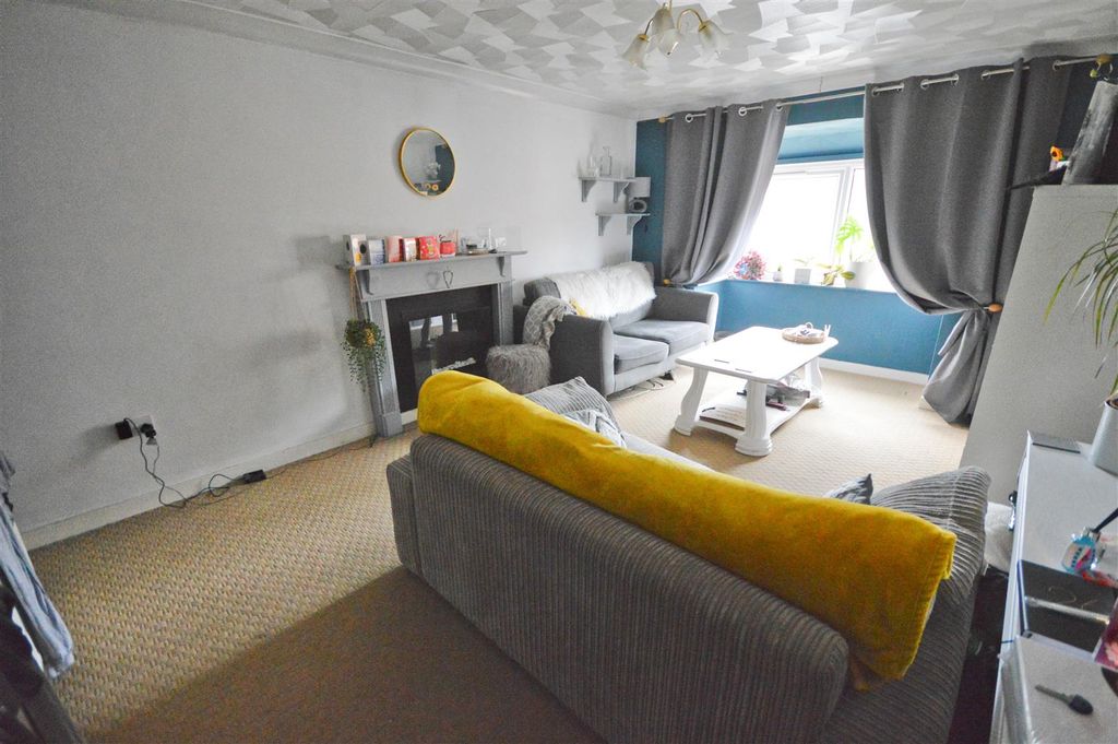 Property photo 2 of 9 Lounge.Jpg