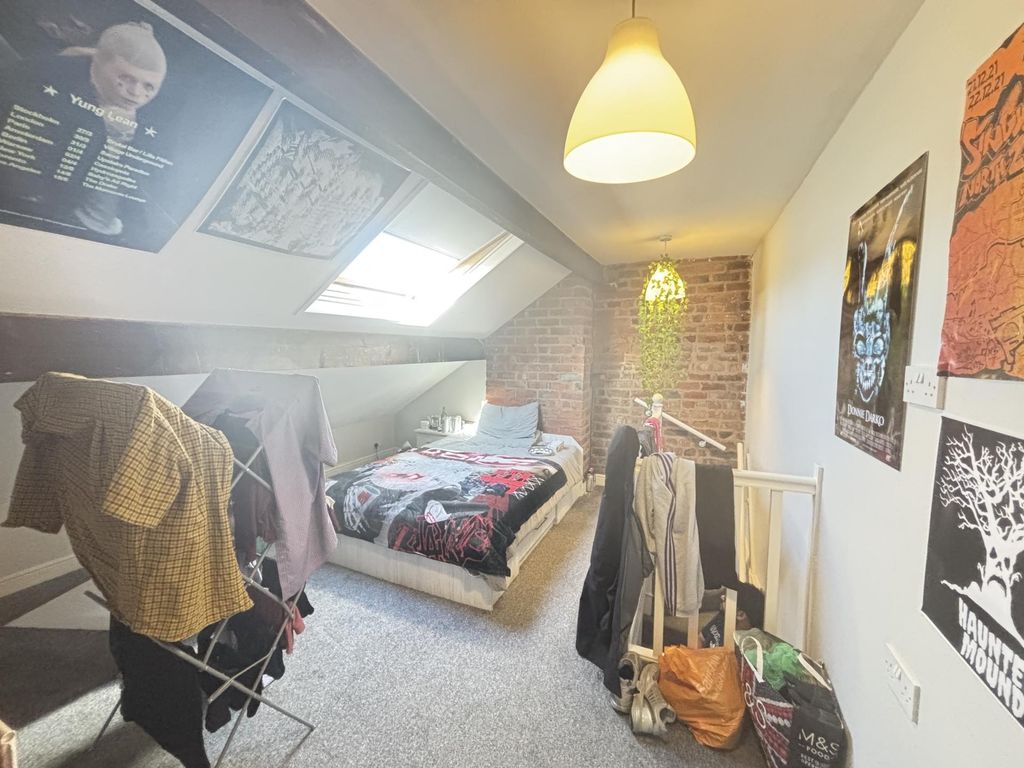 Property photo 2 of 13 A Bright And Cozy Bedroom With Natural Light From ...