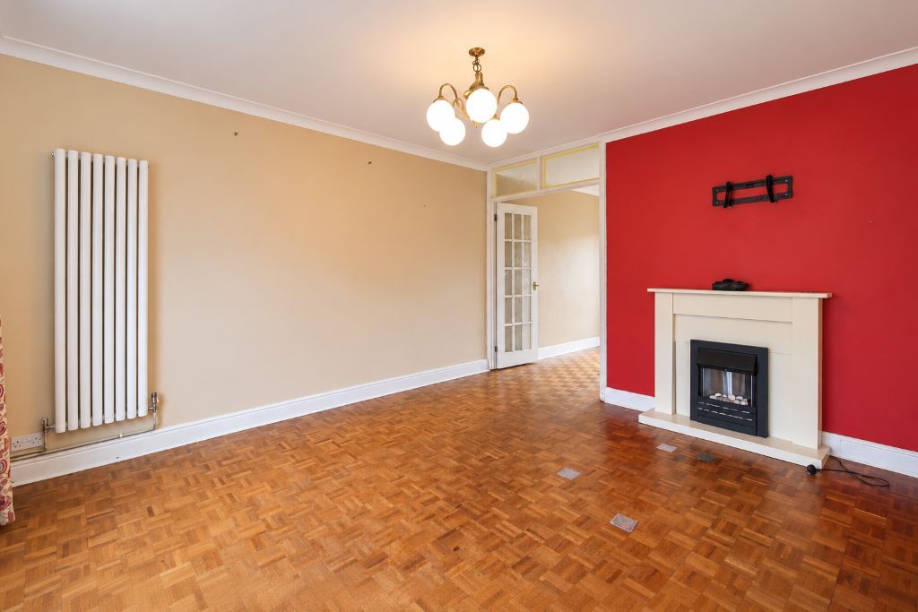Property photo 3 of 14 Lounge