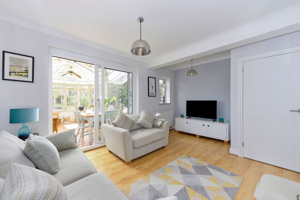 Property photo 3 of 17 Photo 4