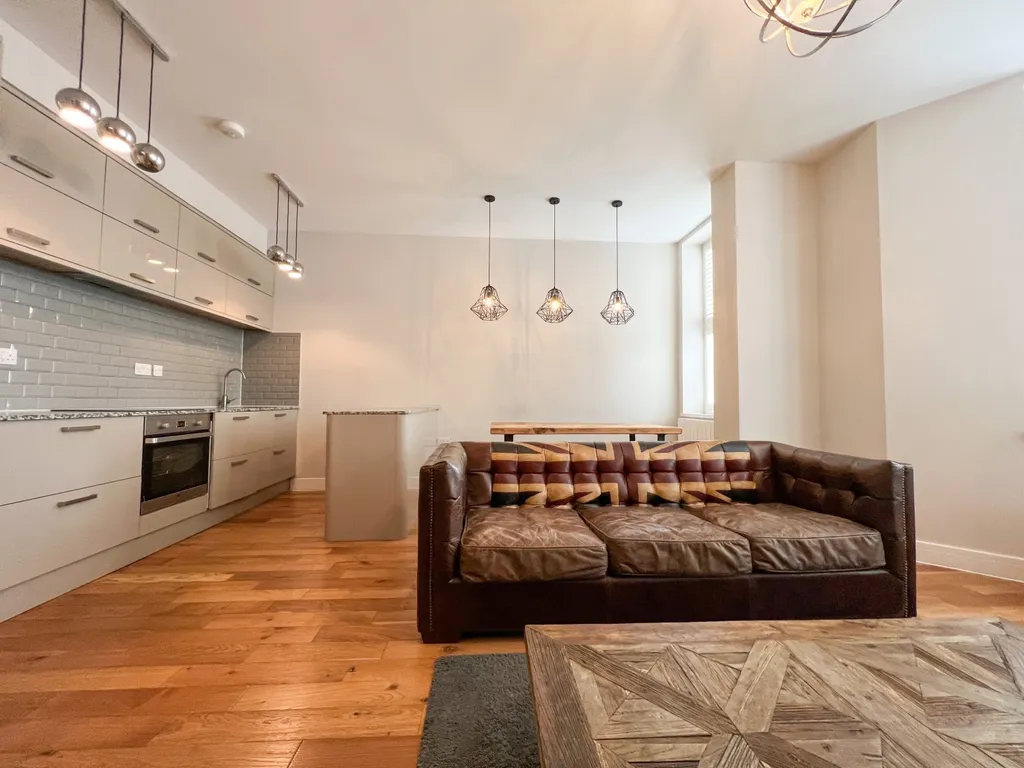Apartment in Cardiff, Adamsdown - View 3