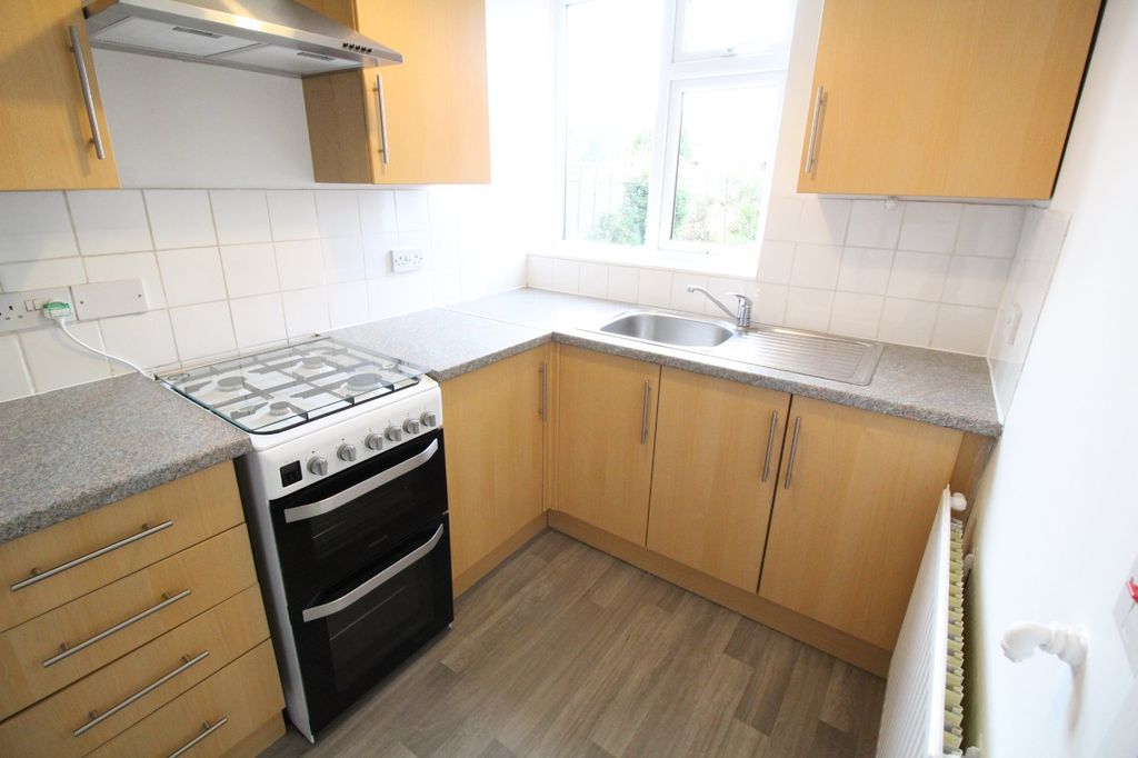 Property photo 3 of 17 Kitchen