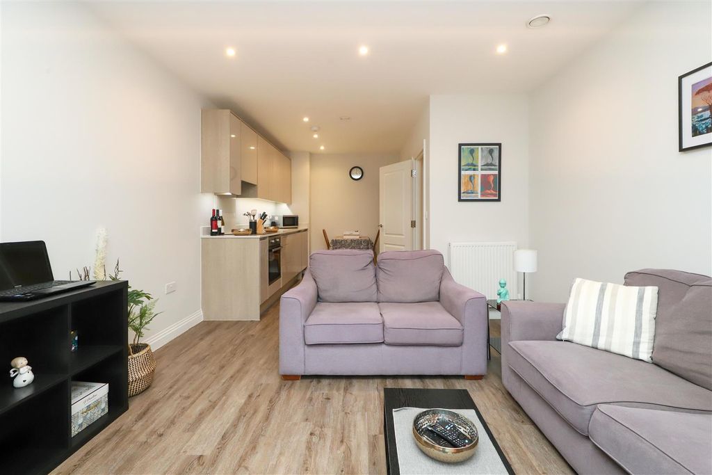 Property photo 3 of 11 Living Room