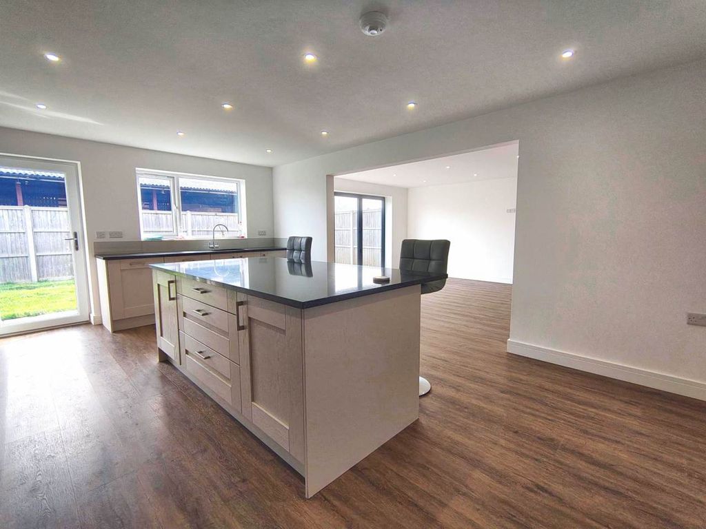 Property photo 3 of 17 Media (16)