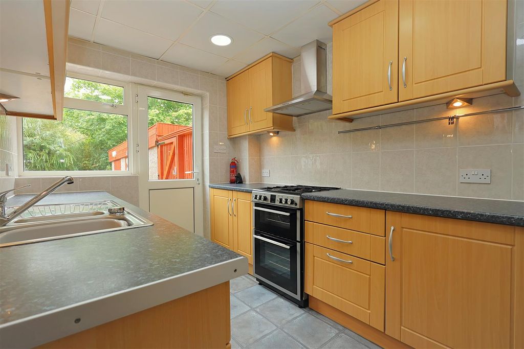 Property photo 2 of 20 Kitchen