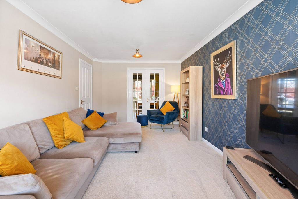 Property photo 2 of 33